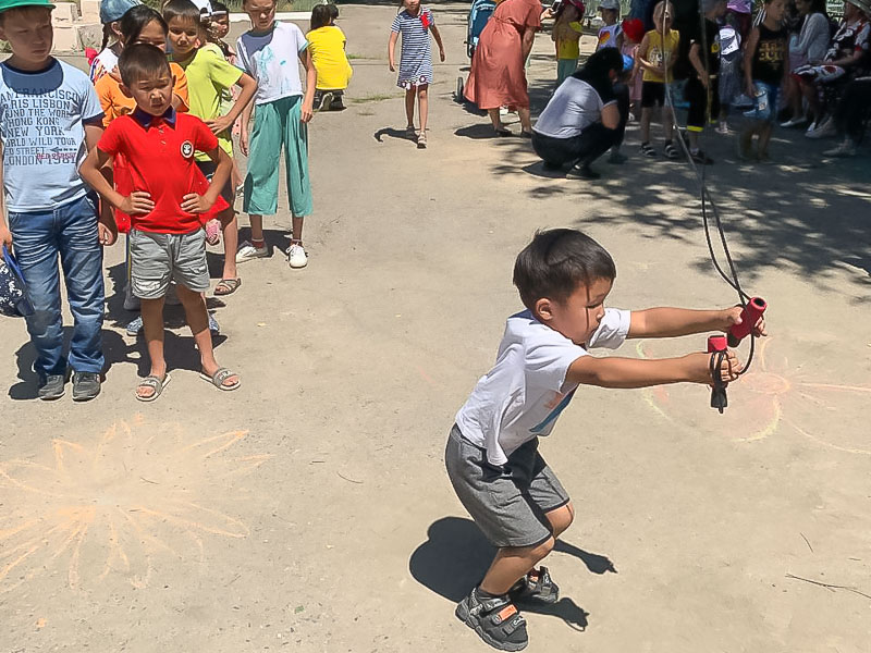 Более 100 детей приняли участие в благотворительном празднике в селе Арна - 2
