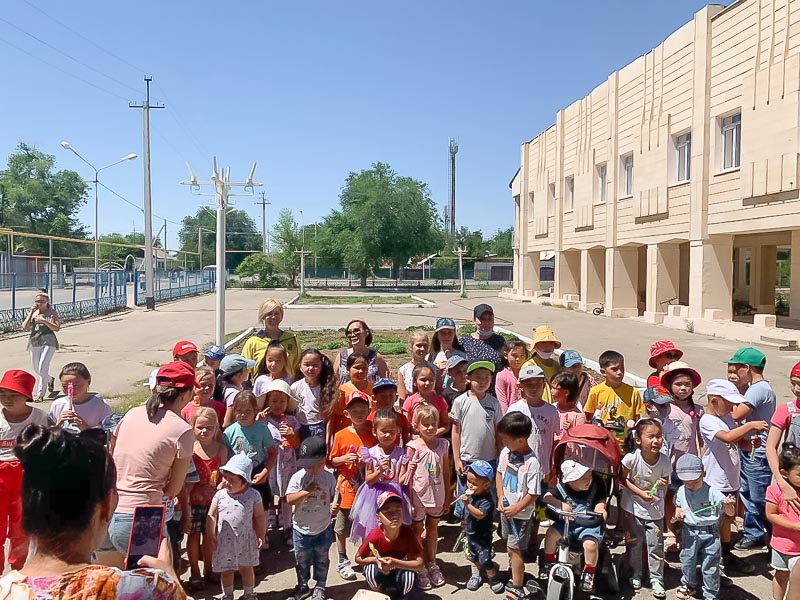 Более 100 детей приняли участие в благотворительном празднике в селе Арна - 4