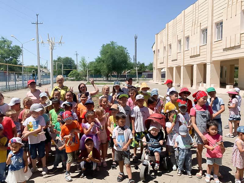 Более 100 детей приняли участие в благотворительном празднике в селе Арна - 5