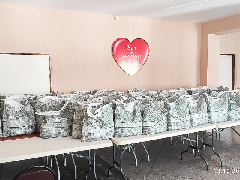 В Талдыкоргане раздали 100 продуктовых пакетов малообеспеченным семьям и инвалидам - 3