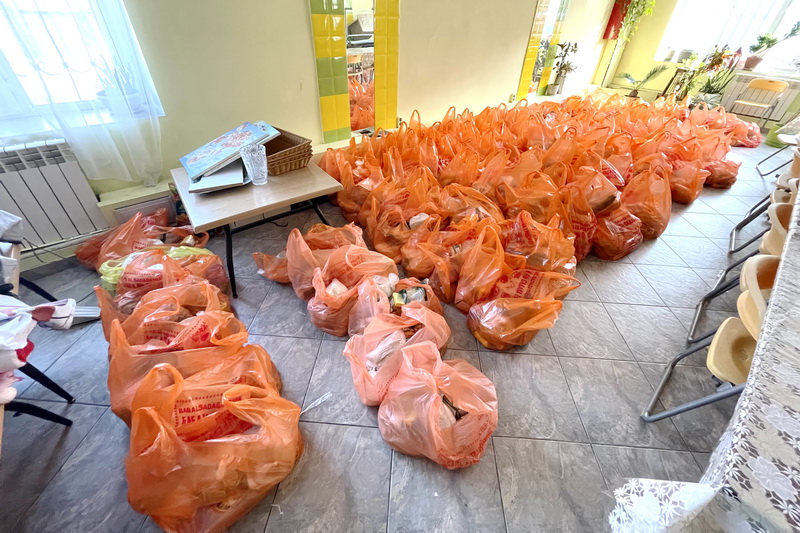 В Алматы раздали 190 продуктовых пакетов нуждающимся семьям - 5