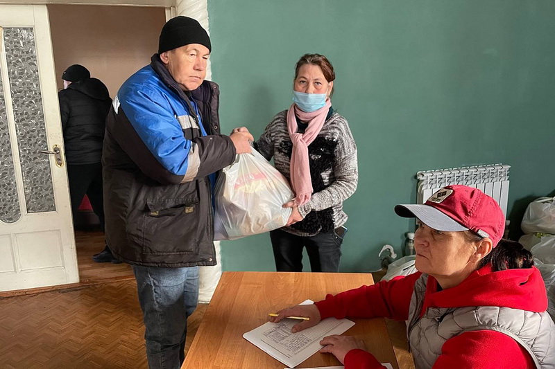 Продуктовые наборы получили малоимущие семьи в Алматы - 11